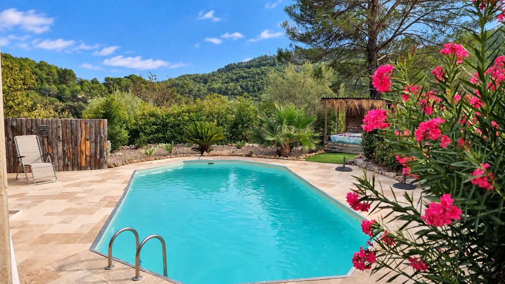 Vente Maison VAR (83) - À VENDRE - SALERNES - Villa atypique avec 5 chambres dans un superbe environnement Salernes