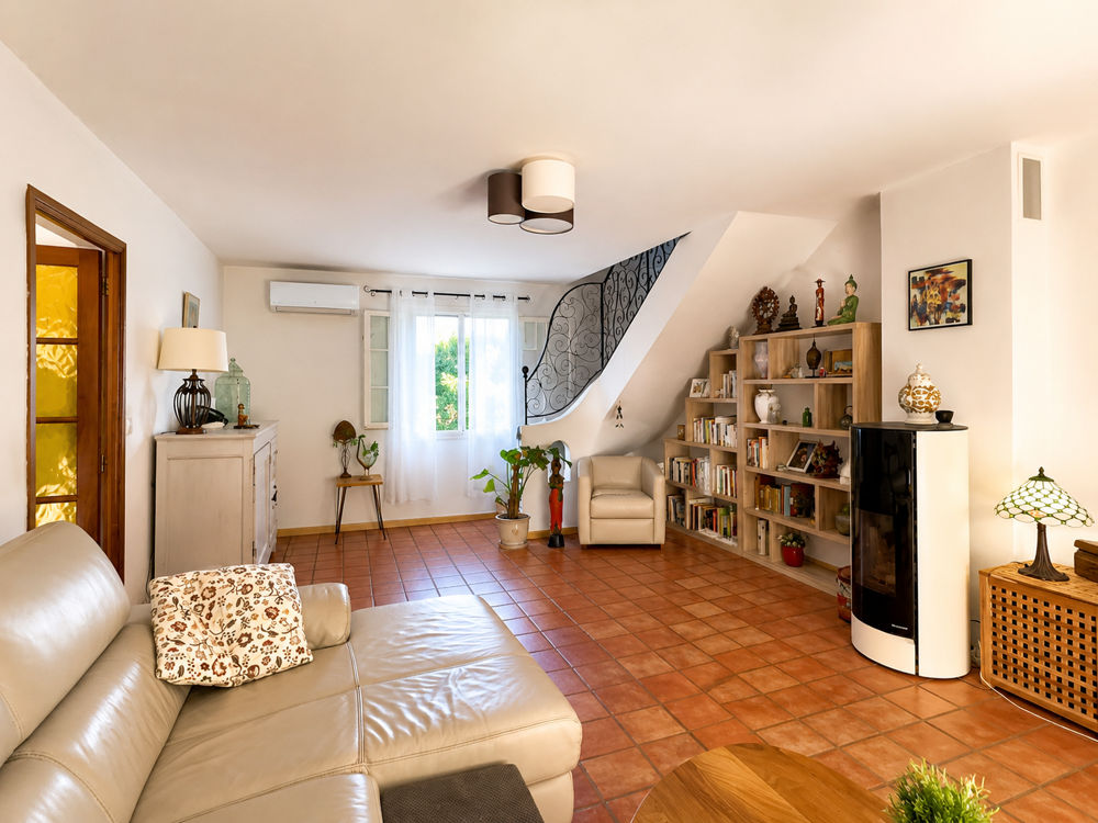 Vente Maison LAVÉRA   Élégante maison familiale avec dépendance de 30 m2 et piscine Martigues