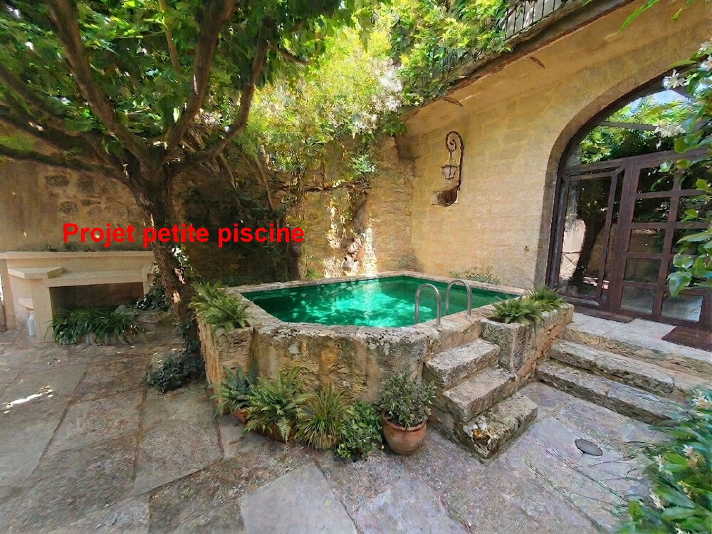 A Vendre GARD (30) - Grande maison de charme avec cour dans village en périphérie Uzès