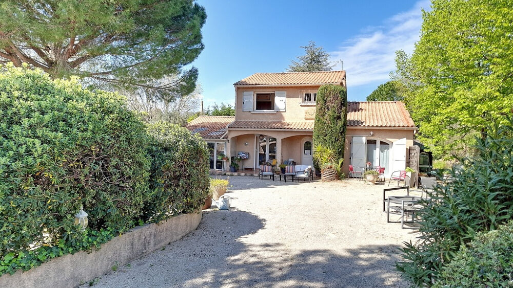 NÎMES- 30- Maison avec gîtes de 409m2 sur terrain de 2870m2 avec piscine