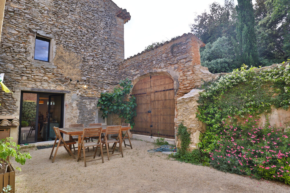 Vente Maison Dept 84 - Saint-Saturnin les Apt - Maison de hameau enti�rement r�nov�e avec cour et parking St saturnin les apt