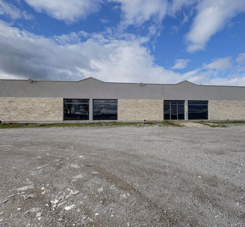 460m2 lots1+2 local commercial-Emplacement strat&eacute;gique Saint Sernin/La Chapelle sous Aubenas 460000 07200 St sernin