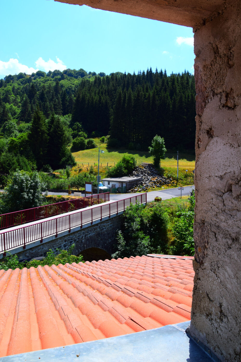 Maison 10 pièces 254 m² · à Cros de Georand · 254 m² · 235 000 €