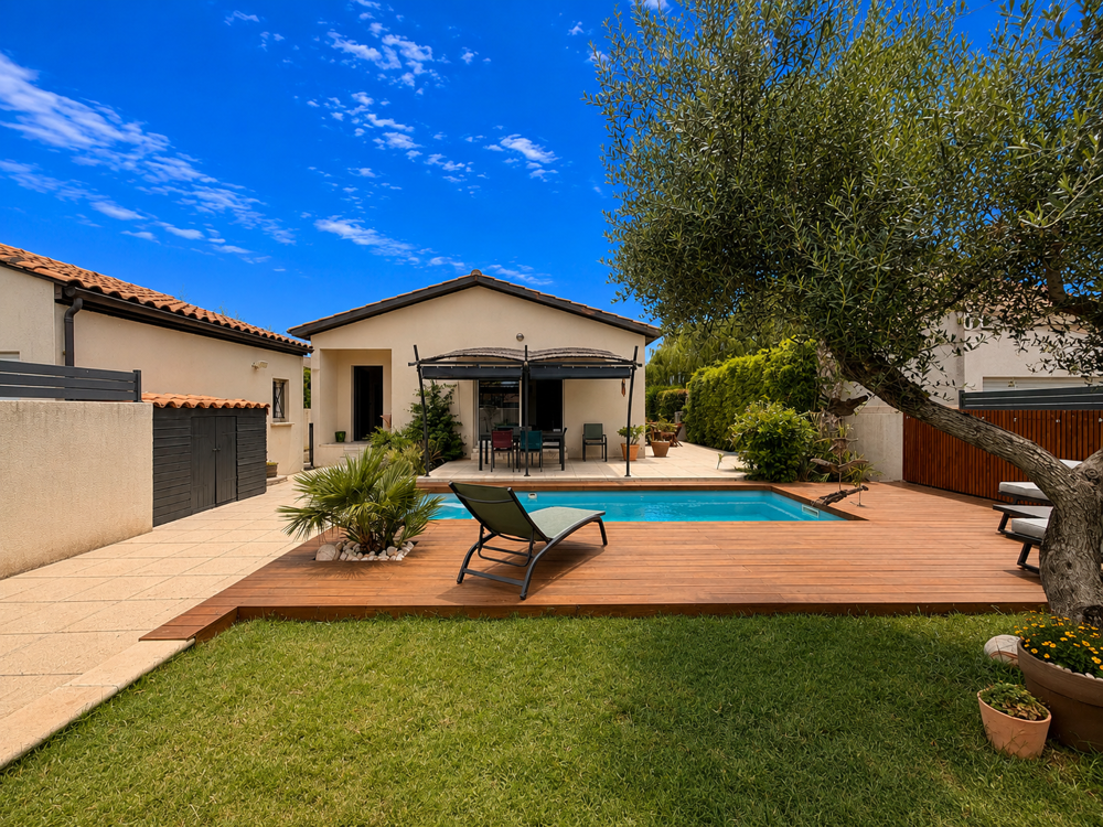 Vente Maison En exclusivité villa de 2008 de 111 m2 sur 521m2 de terrain , piscine, garage,3 chambres Vergeze