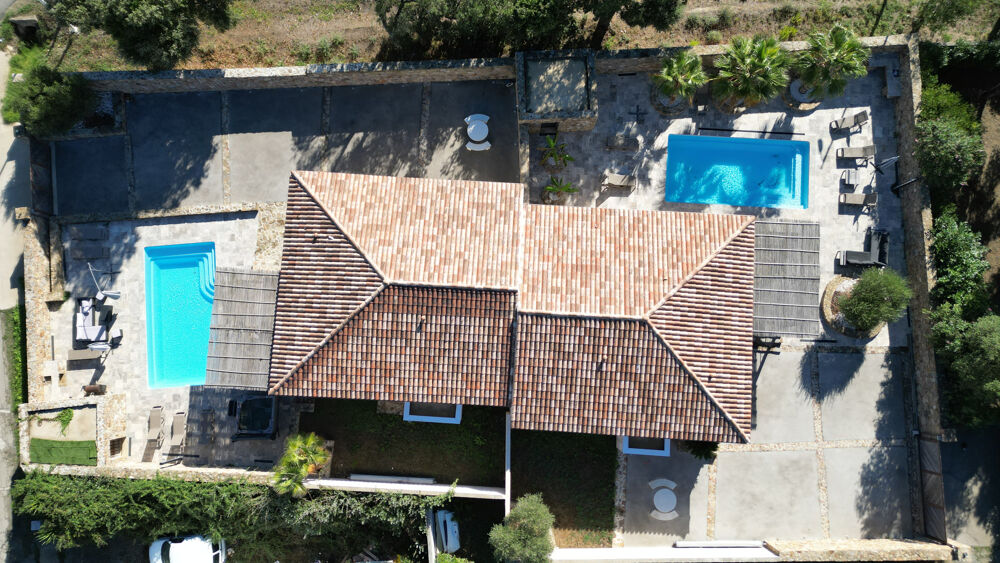 Villa style bergerie 3 chambres en pierre de taille avec piscine