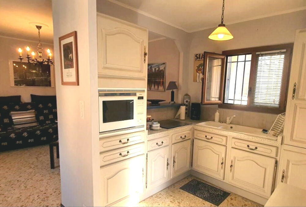 A Vendre GARD (30) - Village en périphérie d'Uzès : Maison de village P3 avec garage, cave et terrasse