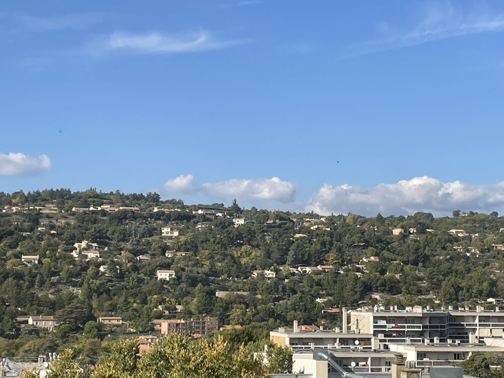 Appartement avec balcons en résidence