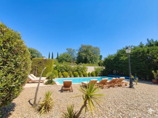  Propri�t�/ch�teau � vendre 13 pi�ces 380 m�