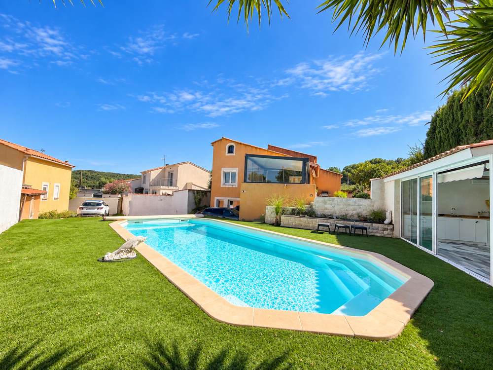 À VENDRE MAISON T4 114 M2 AVEC PISCINE, SOUS-SOL AMÉNAGEABLE ET 695 M2 DE TERRAIN 13920 Varage