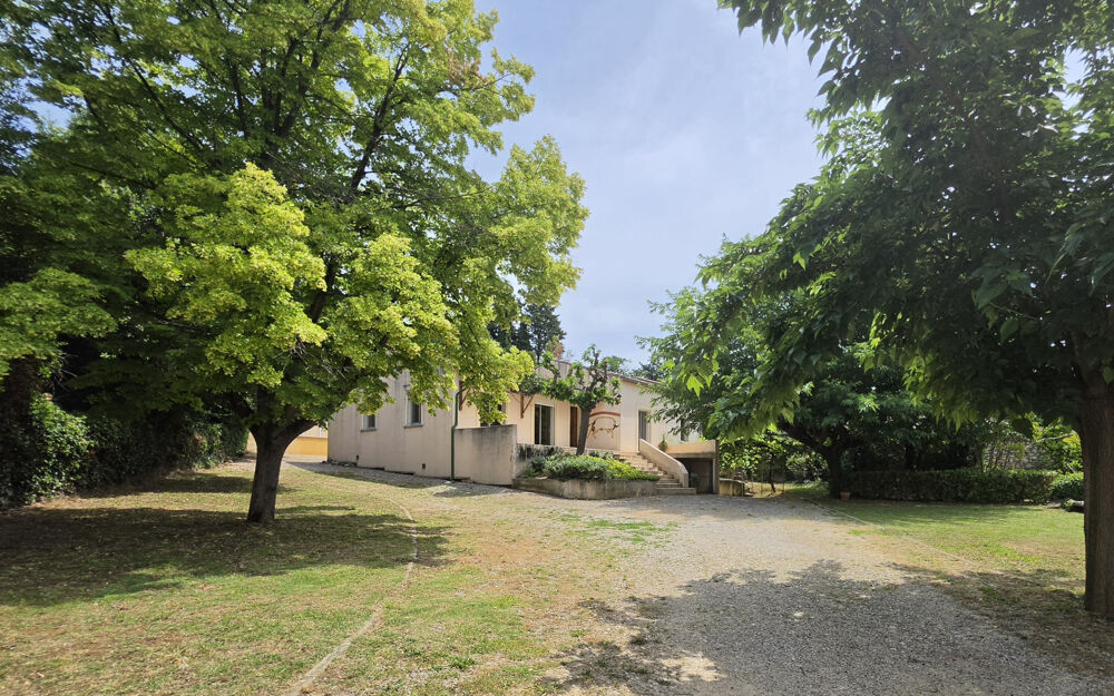 Dépt Hérault (34) -Aniane - À vendre - Villa T4/T5 avec terrasses, piscine, garage, sous-sol, parcelle de 1800