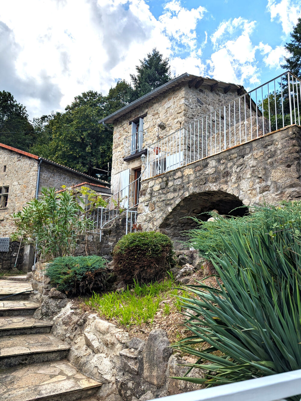 Dépt. 07 - A VENDRE à MONTPEZAT SOUS BAUZON - Maison de Village de 48 m2 - Parcelles de 1.180 m2