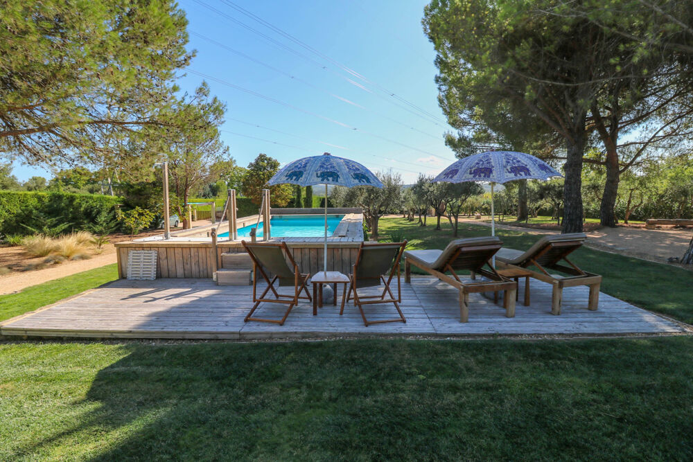 UZES PONT DU GARD : Maison de charme avec piscine sur plus de 6000 m2 de terrain