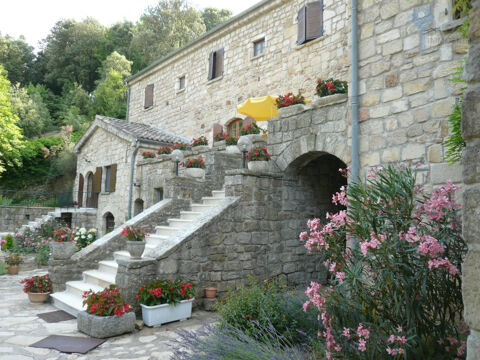   07 UCEL - PROPRIETE DE CARACTERE DU 12� SIECLE SUR 4 HECTARES DE TERRAIN Propri�t�/ch�teau - 9 pi�ce(s) - 306 m�