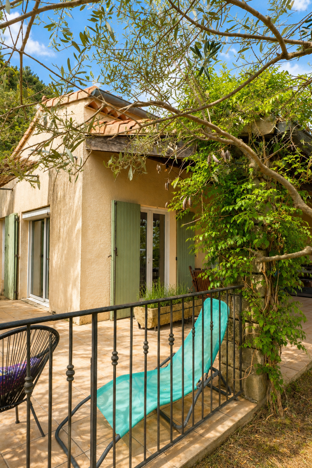 CHASSIERS - Maison 5 pièces - Piscine et terrain arboré de 5155 m2 avec source