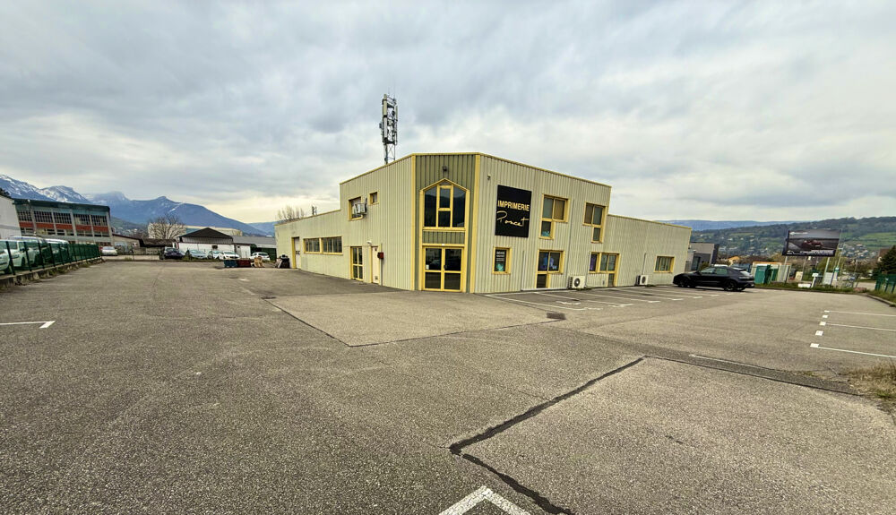   LOCAL D'ACTIVITÉ 911 m2   FONCIER 2 700 m2   EMPLACEMENT STRATÉGIQUE CHAMBÉRY 