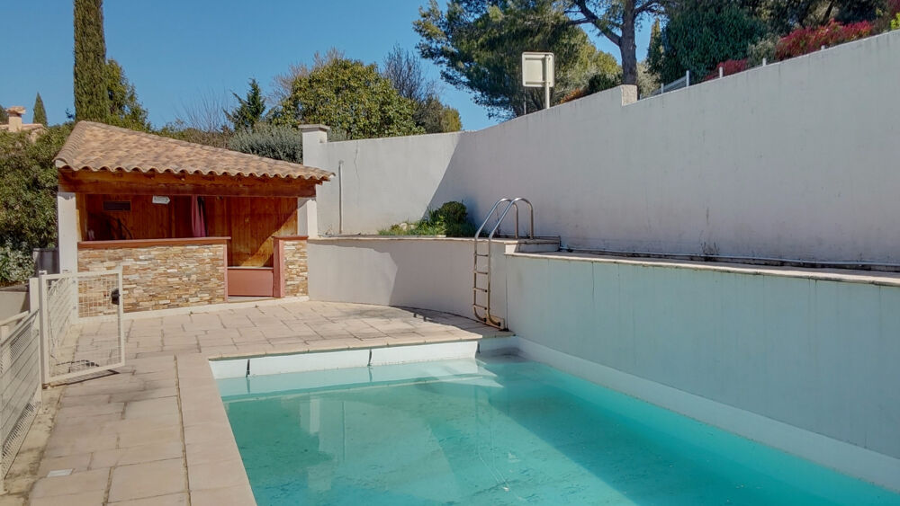 CABRIERES - VILLA PLAIN-PIED, CLIMATISEE, 4 CHAMBRES DONT 1 SUITE, AVEC PISCINE, GARAGE, CAR PORT.