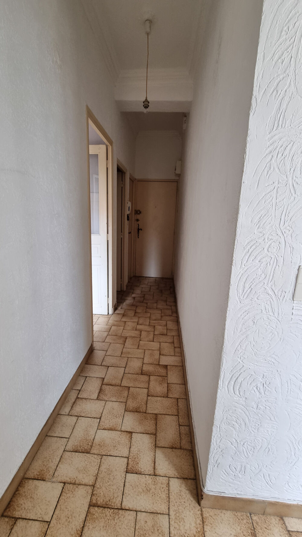 À VENDRE (83) - DRAGUIGNAN - Appartement T2 de 42 m2 situé en plein coeur de la ville
