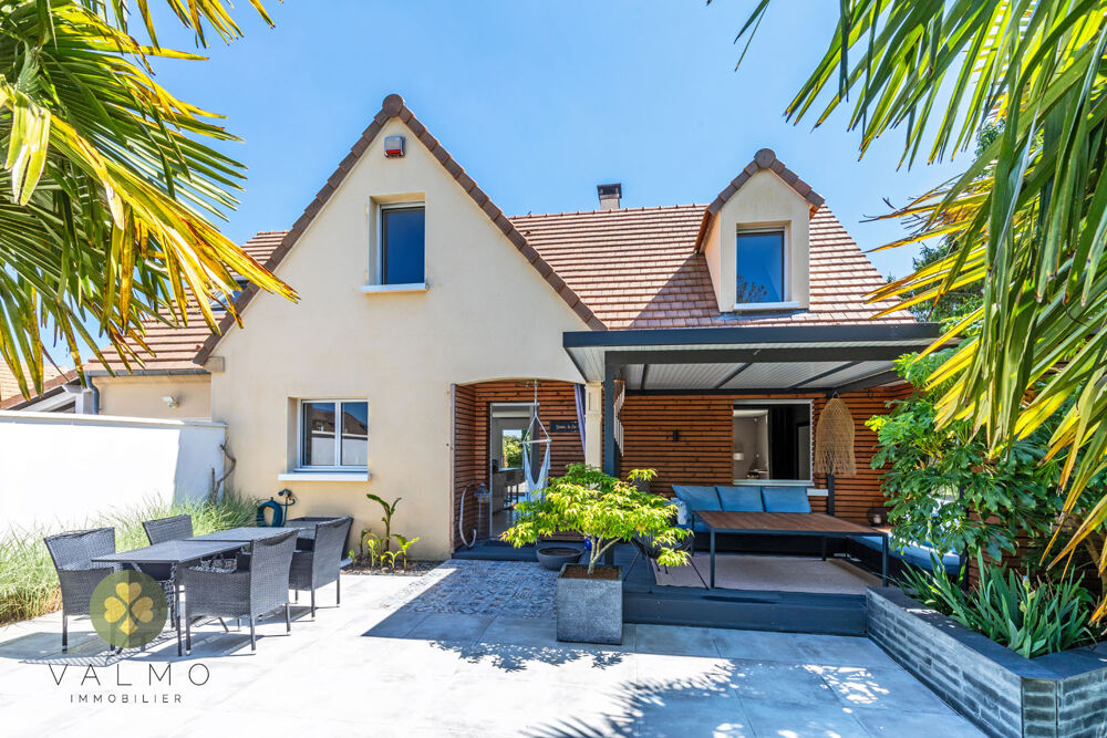 MAISON INDIVIDUELLE 'COUP DE COEUR' AVEC PISCINE en CENTRE VILLAGE