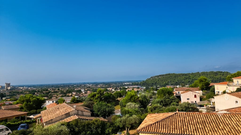 DPT (30) BEAUCAIRE VIILA 120M2 DE CHARME 4 CHAMBRES AVEC PISCINE