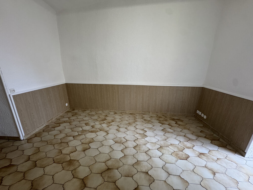Location Appartement a louer P2 entièrement refait avec cour Vergeze