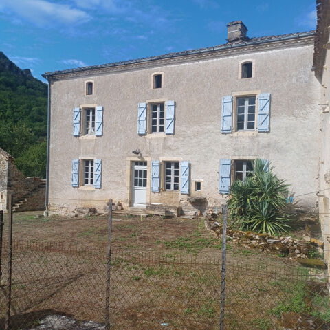   Ancien Corps de ferme en pierre de 184m2 habitable environ sur 2868m2 Maison - 8 pièce(s) - 184 m²