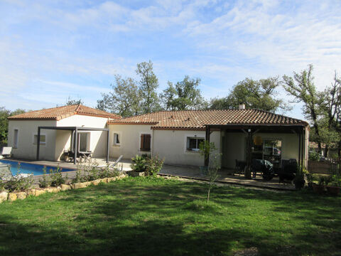   Villa F6 de 155m2 habitable en parfait état sur 5475m2 de terrain Maison - 6 pièce(s) - 155 m²