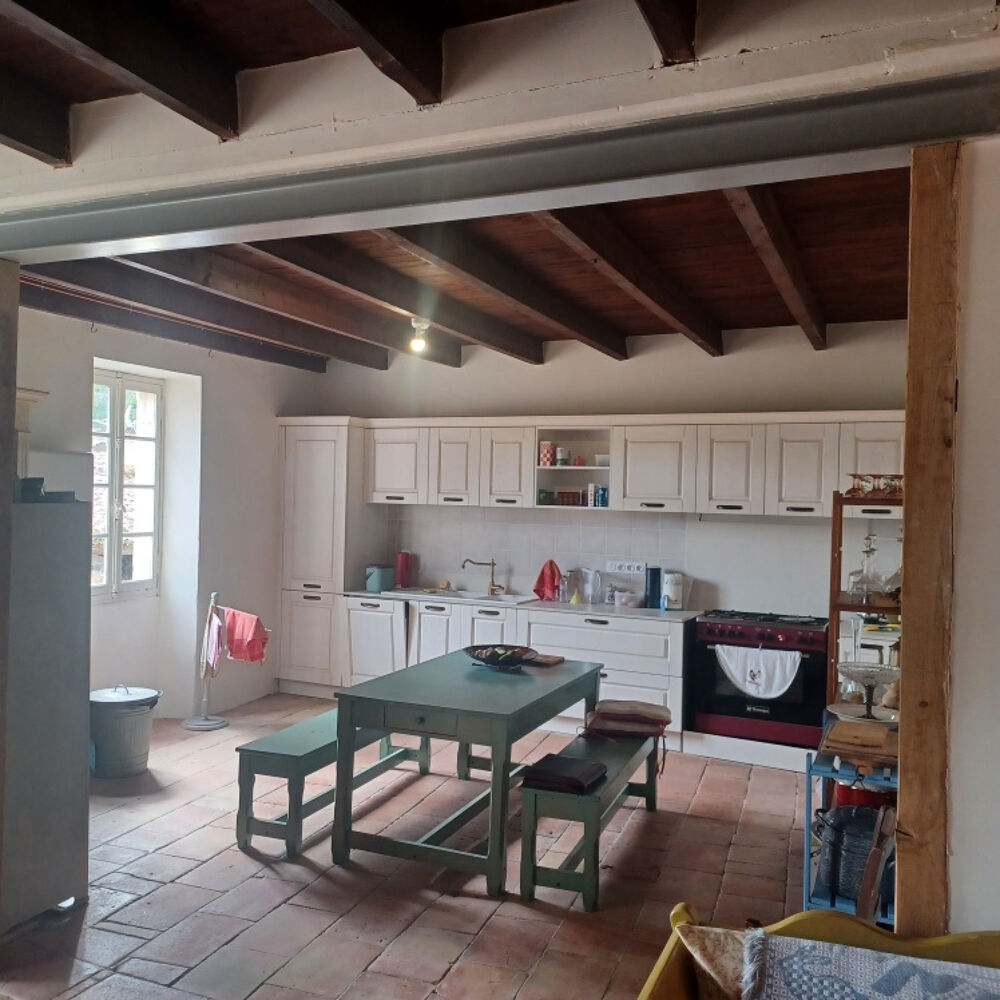 Ancien Corps de ferme en pierre de 184m2 habitable environ sur 2868m2