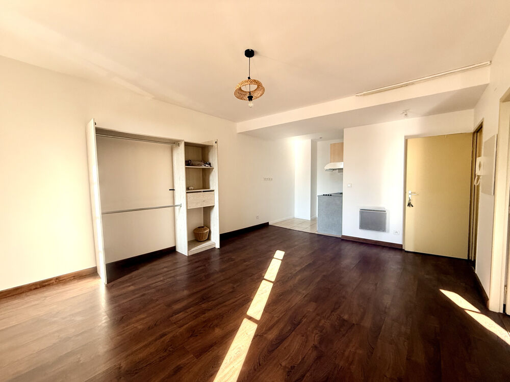 Vente Appartement Vente appartement t2 au dernier étage, place jean moulin, 66000 Perpignan. Perpignan