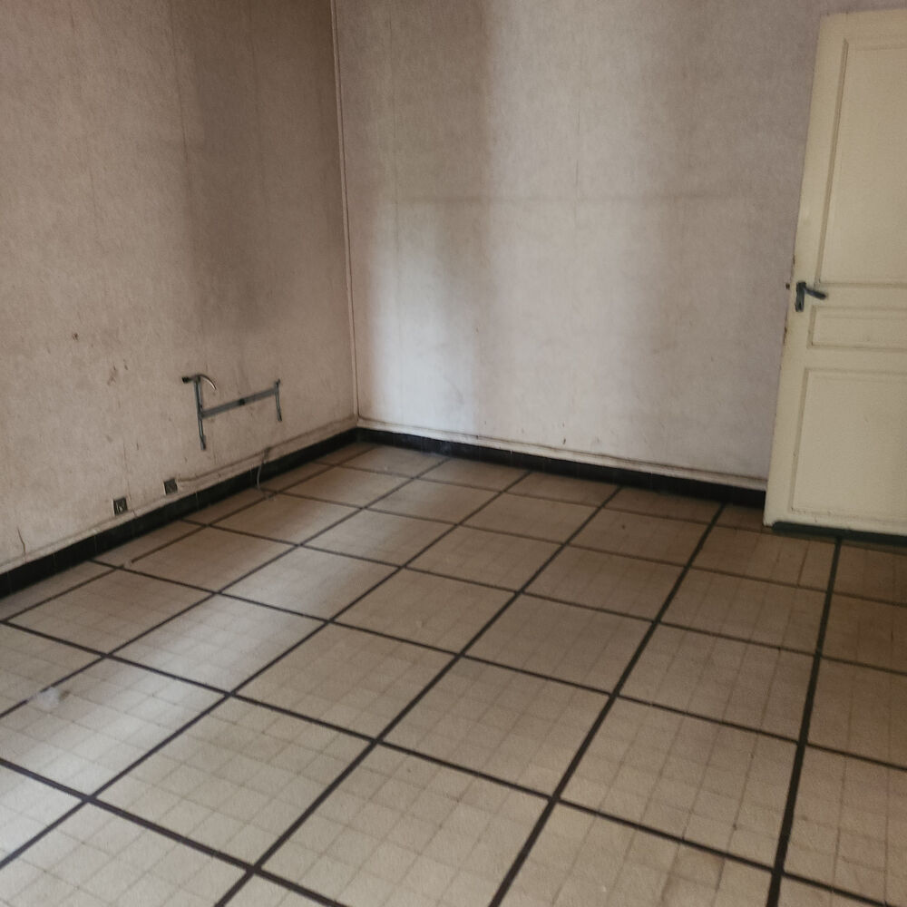 Appartement à rénover entièrement de 156m2 - ARLES SUR TECH