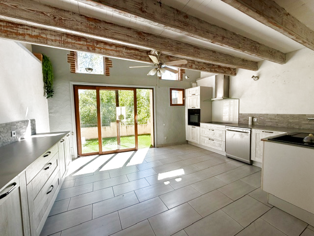 RODES - MAISON DE VILLAGE AVEC GARAGE ET TERRASSE