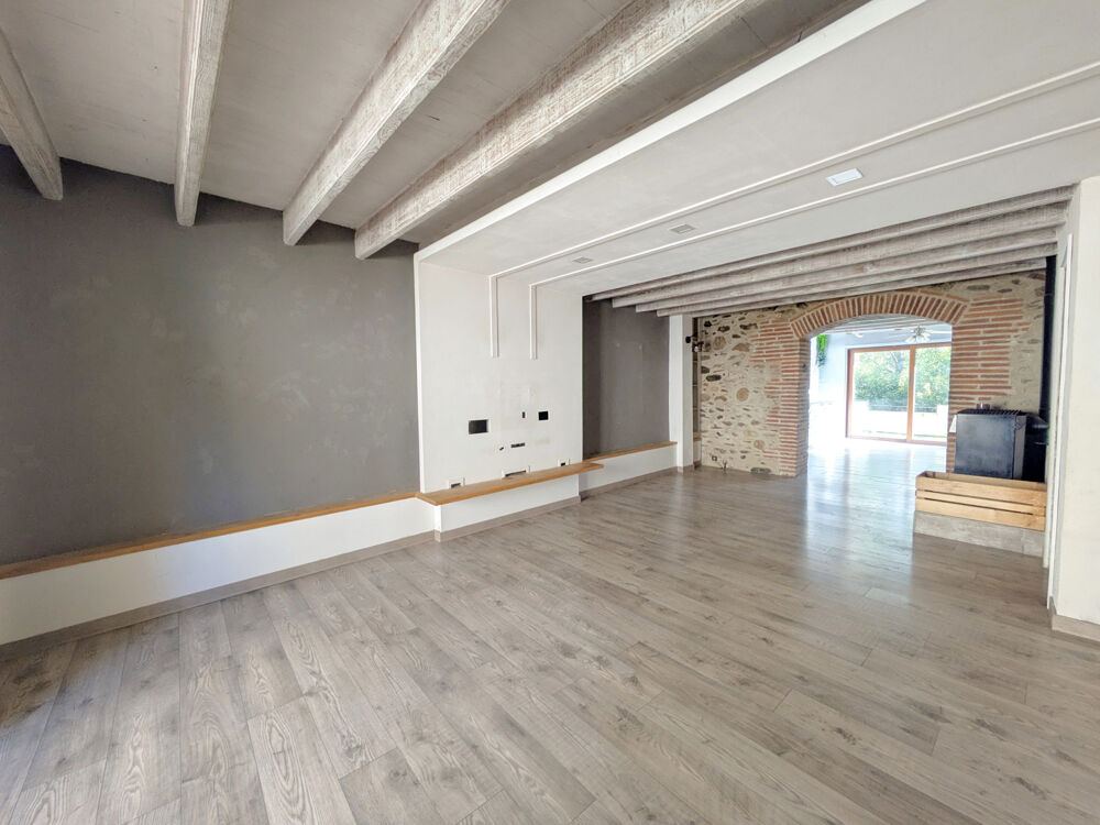 RODES - MAISON DE VILLAGE AVEC GARAGE ET TERRASSE
