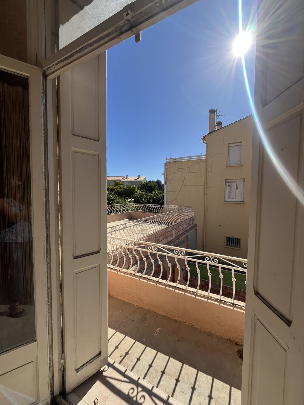 Vente Maison Coup de cœur : Maison de ville 3 faces avec cour et grand garage Cabestany