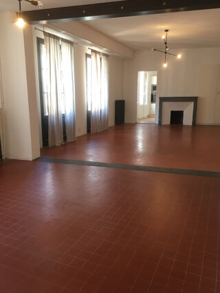  Appartement � louer 4 pi�ces 145 m�