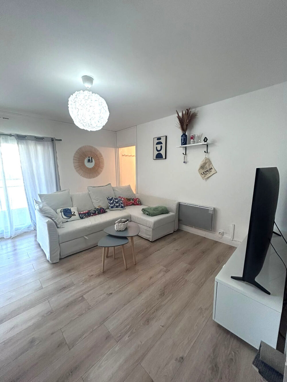 Location Appartement Le Barcarès Allée des Arts, Beau et Vaste T2 moderne terrasse et parking location à l'année ! Le barcares