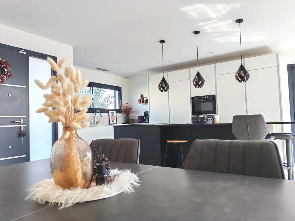 Vente Maison Villa 3 faces contemporaine 149m2, et garage, 66180 Villeneuve de la raho. Villeneuve de la raho