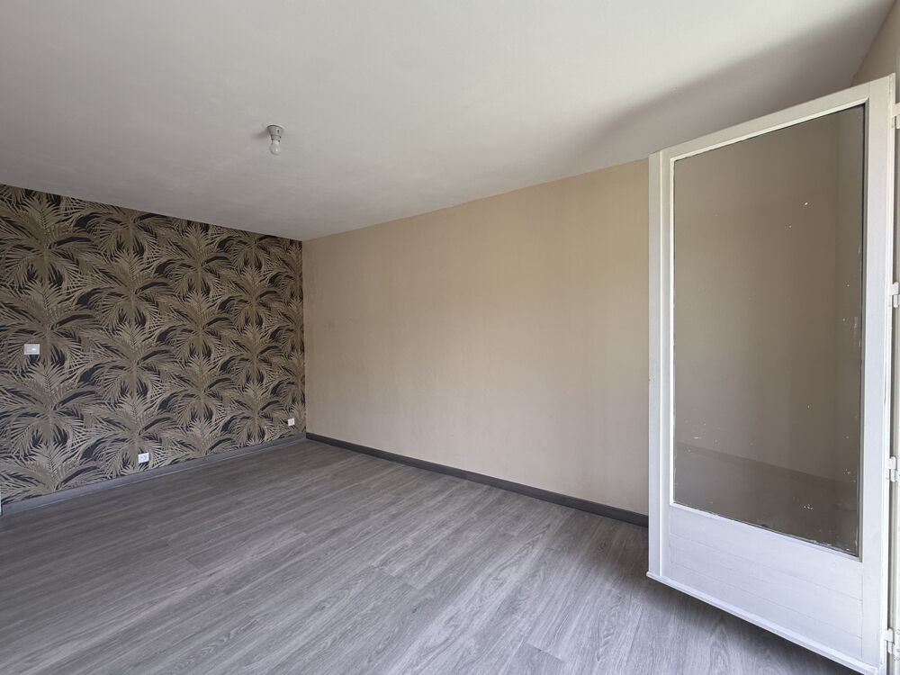 Location Appartement À louer   Appartement entièrement rénové de type F3 avec cave Amelie les bains palalda