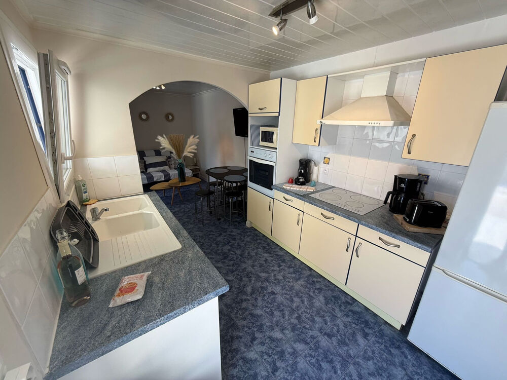 Maison de plain pied composée de 2 parties.