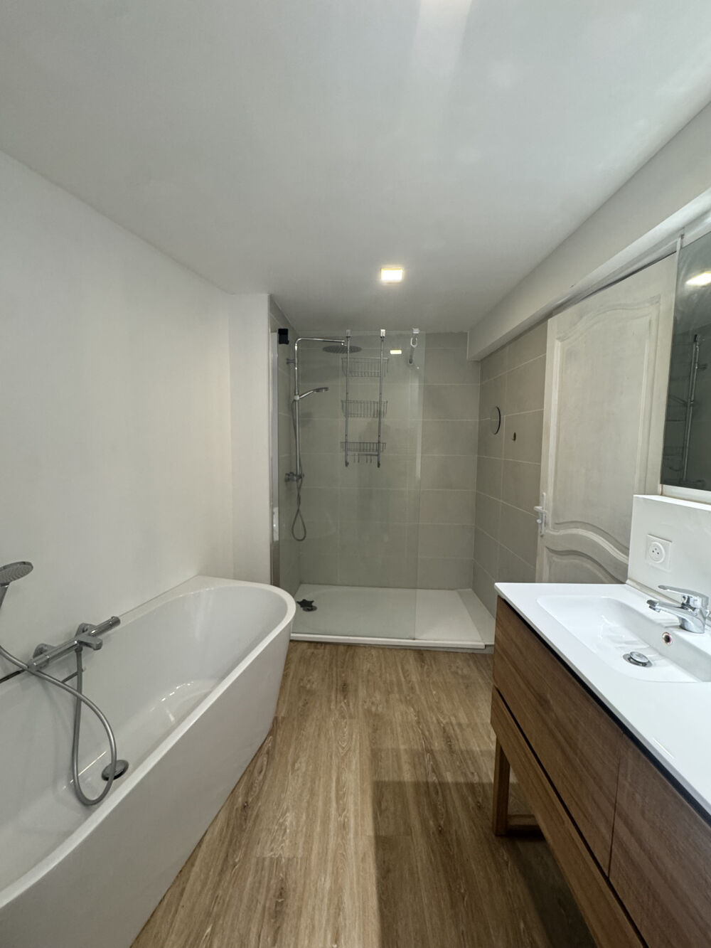 Grange rénovée avec garage et beaux volumes Coeur de village