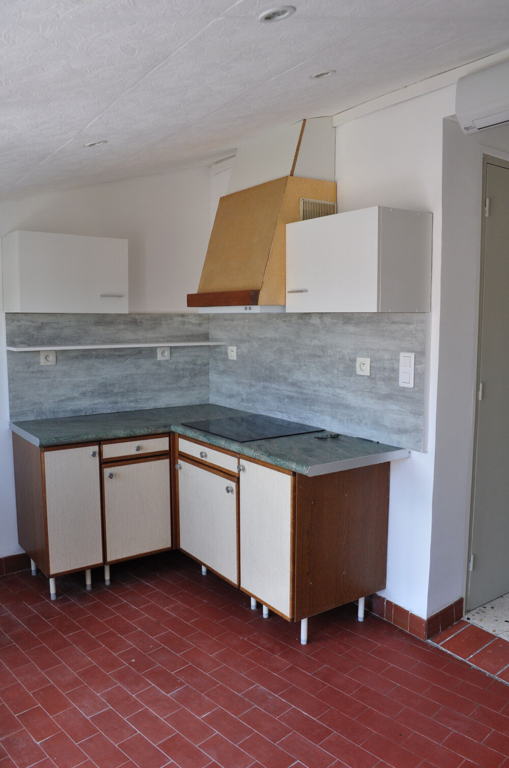 Location Appartement ARLES SUR TECH - APPARTEMENT DE TYPE F1 AVEC TERRASSE - 3EME ETAGE Arles sur tech