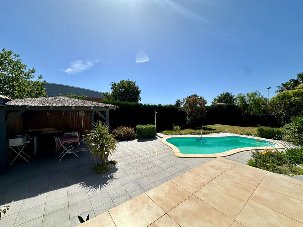 Villa individuelle avec piscine et appartement indépendant à Saint-Cyprien (66750)