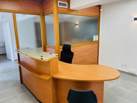   Local commercial en rdc + 2 places de parkings 