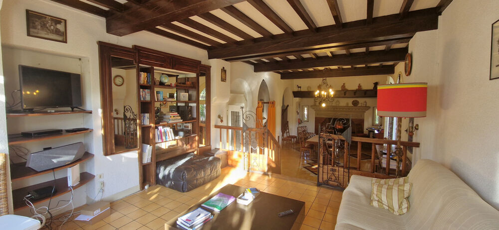 PRADES - MAISON BOURGEOISE AUTHENTIQUE EN MARBRE ROSE - PISCINE - VUE CANIGOU