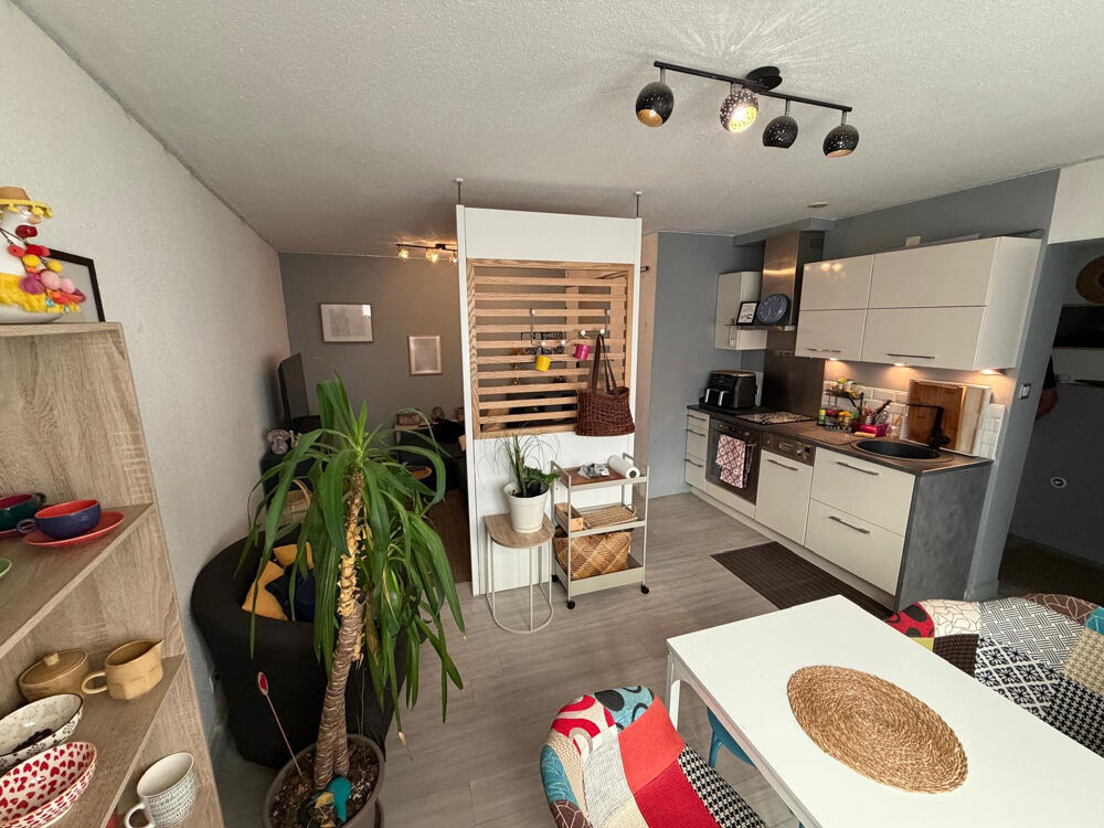 Maison de village, de type t3 et combles, 66740 Saint Génis Des Fontaines.