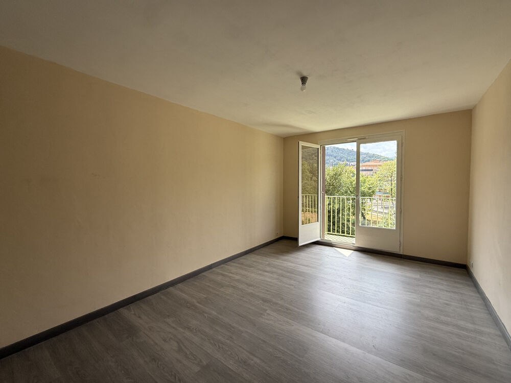 Location Appartement À louer   Appartement entièrement rénové de type F3 avec cave Amelie les bains palalda