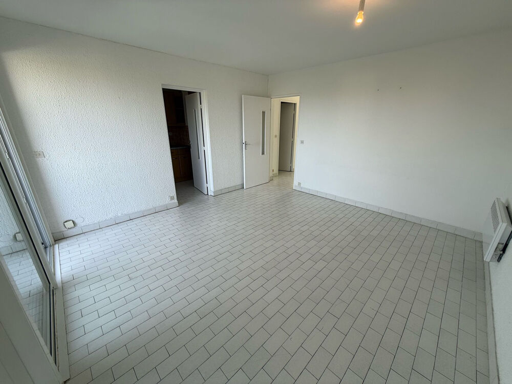 Appartement 2 pièces 7ème et dernier étage - Parking et cave privés