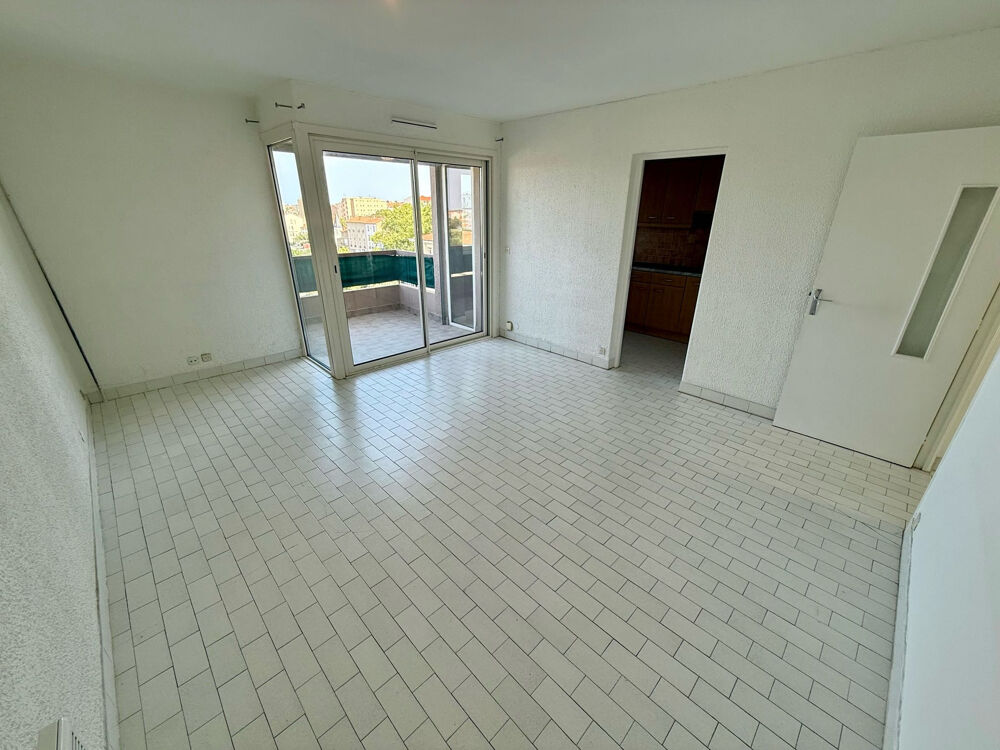 Appartement 2 pièces 7ème et dernier étage - Parking et cave privés