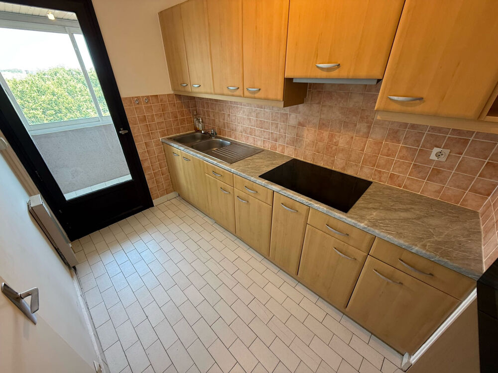 Appartement 2 pièces 7ème et dernier étage - Parking et cave privés