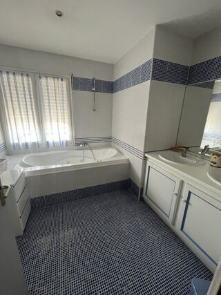  Appartement à louer 4 pièces 108 m²