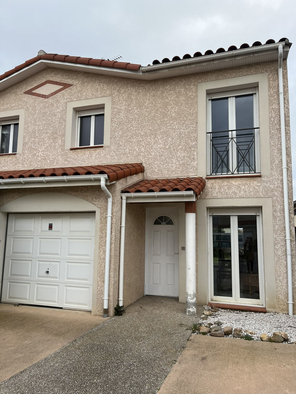 VILLA 3 Faces de Type F4 + Garage Louée Meublée