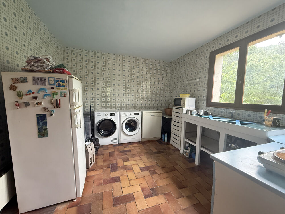 Villa 3 faces de type T6 plus bureau et sous sol, 66230 Prats-de-mollo-la-preste.